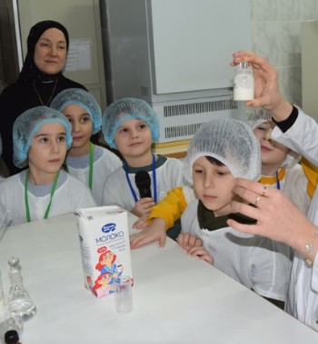 В ФБУЗ «Центр гигиены и Эпидемиологии в Чеченской Республике» для воспитанников наших дошкольных учреждений провели показательную экскурсию.